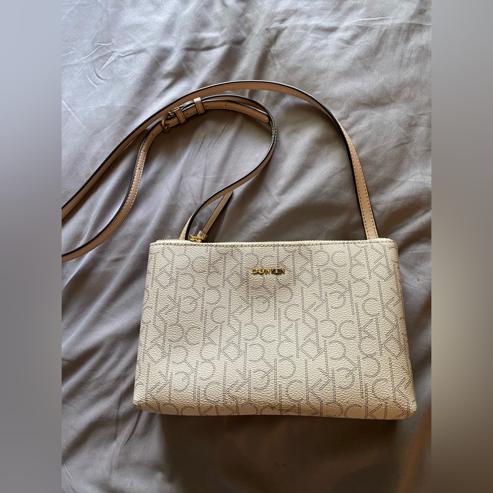 Calvin Klein Crossbody Bag 🤍